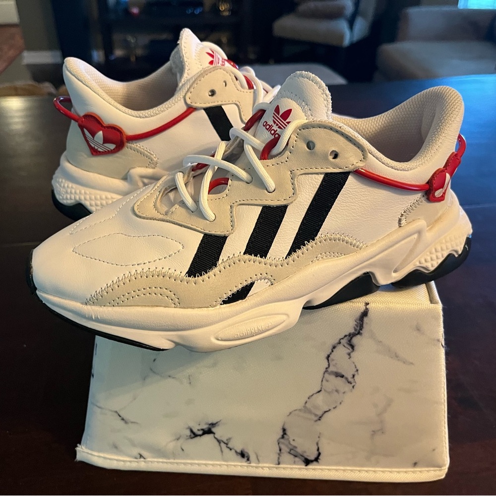 Adidas Ozweego Valentine's Day Nurse Donor Size Mens 6 Size Womens 8 SKU FZ1825